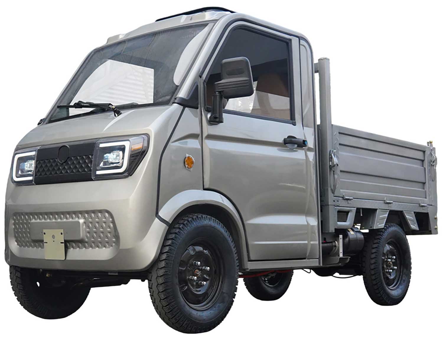 A41 Elektro-Pick-up auf Waldstraße mit Scheinwerfern und Ladefläche