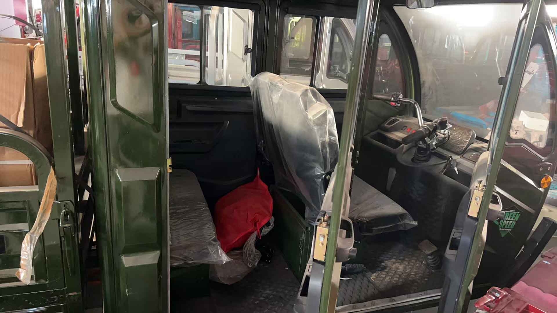 RocknBikes Saige Cargo Doppelkabine DoKa Elektro-Dreirad mit Kippmulde und Kabine  Seite links vorne